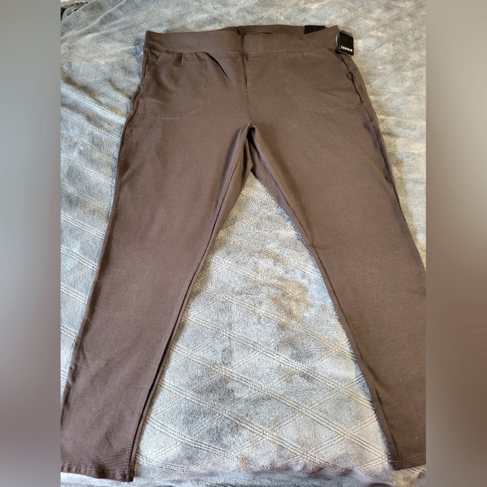 Brown stretch pants.